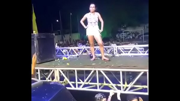 Piranhas tirando a_roupa nopalco do crocodilo prime