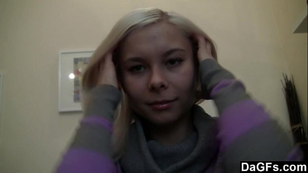 Play MP4 - Dagfs - Lovely Blonde Shows Her Perfect Body