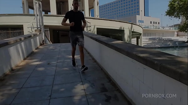 Play MP4 - A big refreshing sip of juice