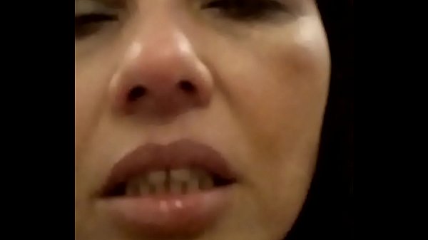 Chupando com gosto minha rola gigante 