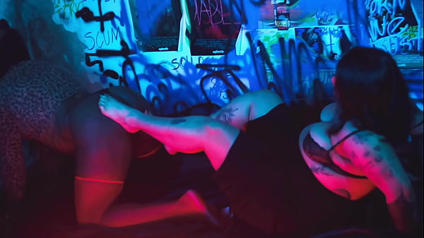 Goddess Rotten Venus Gags Slave With Her Feet thumbnail