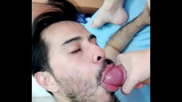 Cajero muy delicioso, que me reconocio y me dio su whatsapp para que nos conocieramos a profundidad.. 