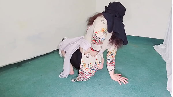 Amateur Muslim Maid Caught Showing Ass Through Black Transparent Trouser/ Pajama Cleaning Carpit And Dirty Talking In Clear Hindi Audio thumbnail