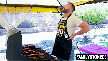 Nonton Stepdad Getting A Blowjob From Serena Hill While He Is Grilling Some Bbq thumbnail