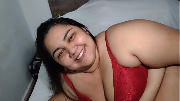 Play MP4 - MARY BUTTERFLY&colon; eu me exibindo e me arreganhando todinha&comma; passando &oacute;leo e mostrando minhas SOLAS dos p&eacute;s pro meu marido corninho filmar pra todos voc&ecirc;s verem e punhetarem imaginando me fazer de dep&oacute;sito de porra&comma; Del&iacute;cia