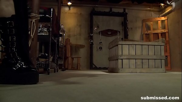 Brunette slave endures anal_t and deepthroating