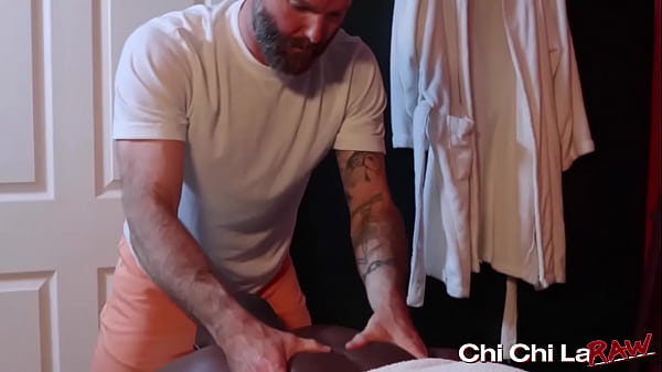 Play MP4 - Black hunk Aaron Trainer barebacks his masseur Rob Montana