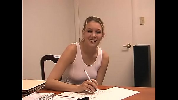 Play MP4 - She gaves her new boss a deep head and gets the job