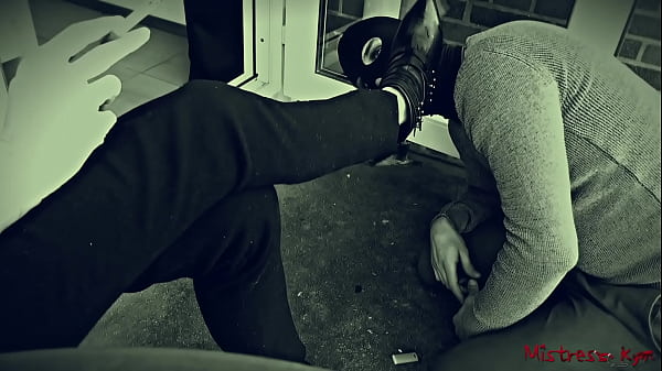 Play MP4 - Mistress Shoes Slave licking her High Heels - Mistress Kym