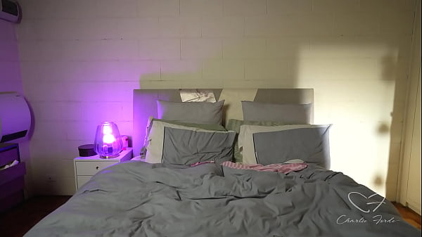 Play MP4 - Sexting Time&excl; Blonde Charlie Forde Gets Off Before Going To Bed&excl;