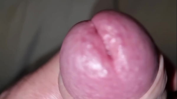 Adoro farti guardare mentre sborro e piscio con il mio grosso cazzo vieni a giocare con me 