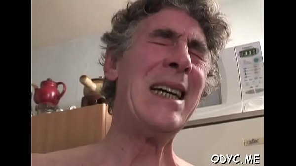 Sexy legal age teenager puts on sexy solo 