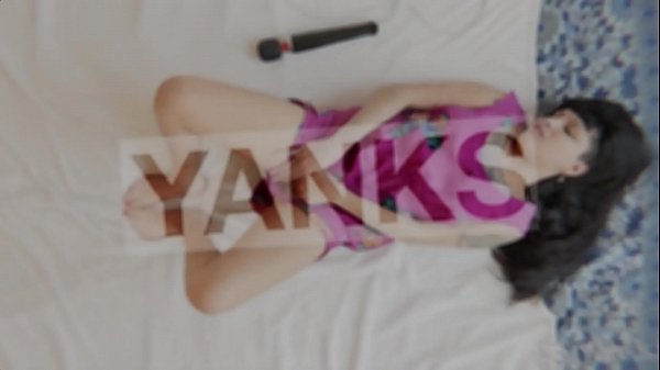 Nonton Yanks Brunette Eden Rose Rubs Her Muff thumbnail