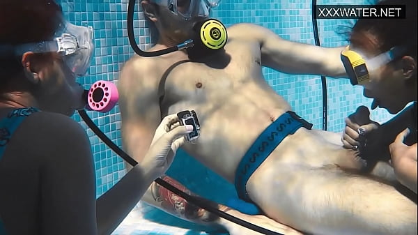 Girls underwater having hardcore sex with_Polina Rucheyok