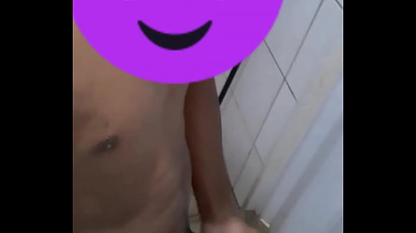 Play MP4 - Garoto se masturbando no banheiro depois do banho