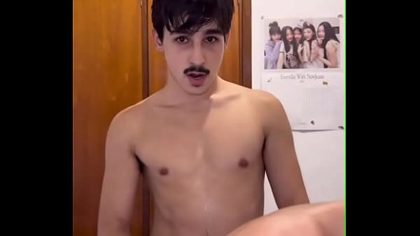 Japinha F&atilde; De Kpop Chorando Na Pika thumbnail