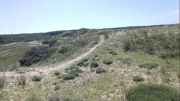 Play MP4 - je me branle dans les dunes&comma; plage naturiste