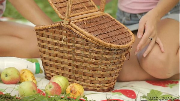 Play MP4 - Kaitlyn and Diva at WebYoung