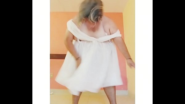 Play MP4 - GORDA TRAVESTI EN VESTIDO BLANCO
