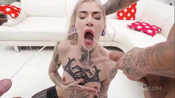 Lekkere geile hoerlaat haar kont_en kut tot het maximum oprekken_door meerdere lullen diehaar laten kreunen van_lust