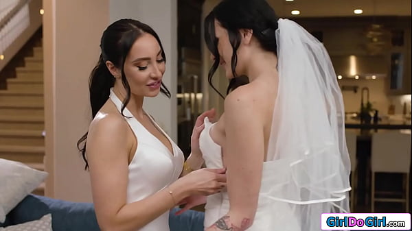 Play MP4 - That wedding dress needs to come off so I can eat your pussy