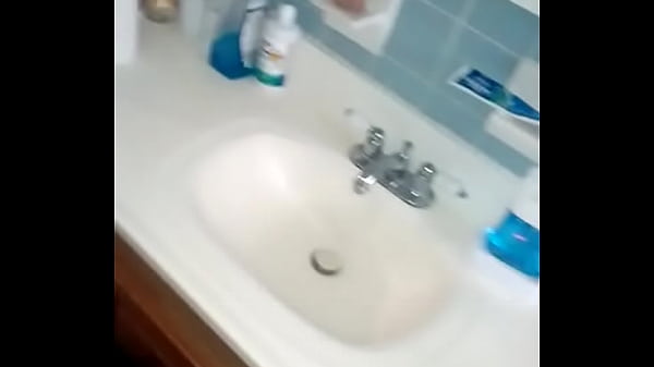 Play MP4 - getting head from BM twin sista