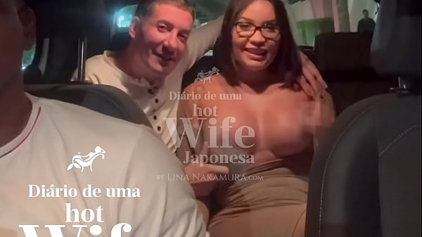 Play MP4 - Celular descarregou tive que  pagar o UBER com boquete mas estava t&atilde;o gostoso pedi pra ele comer meu cu e gozar dentro  - john Coffee - Lina Nakamura