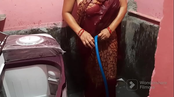 Play MP4 - Nangi bhabhi washing cloth