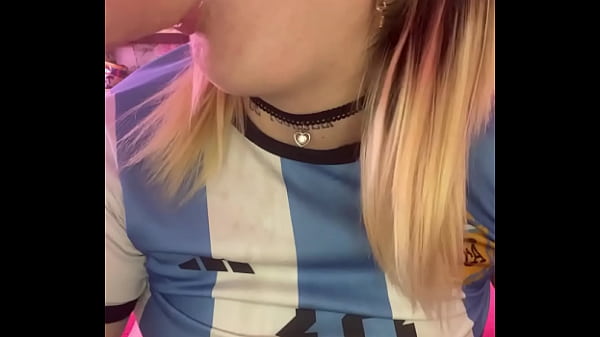 Gana la_selección y yo_lo festejo tocándome solita