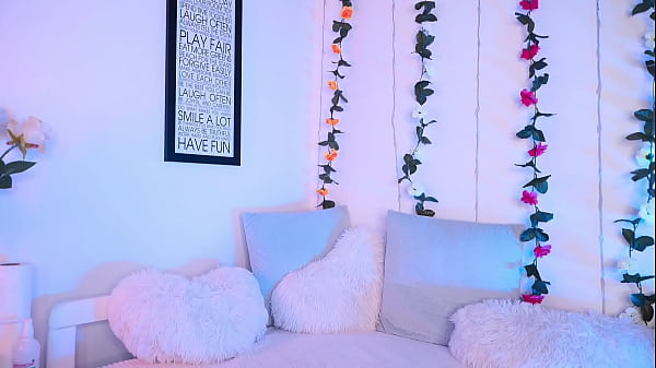 Nonton Stella Cardo Sucks A Huge Cock thumbnail