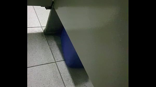 gays cogiendo en los ba&ntilde;os del metropolitano.Lima-Peru 