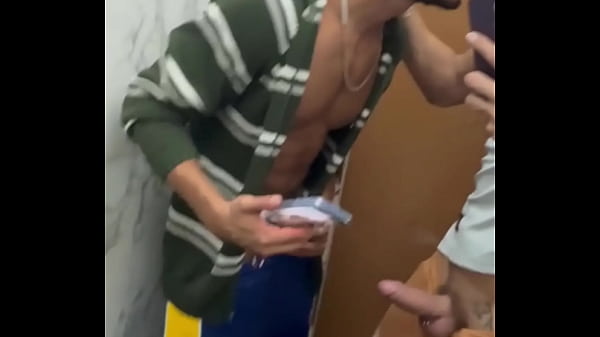 Play MP4 - Mamando no elevador