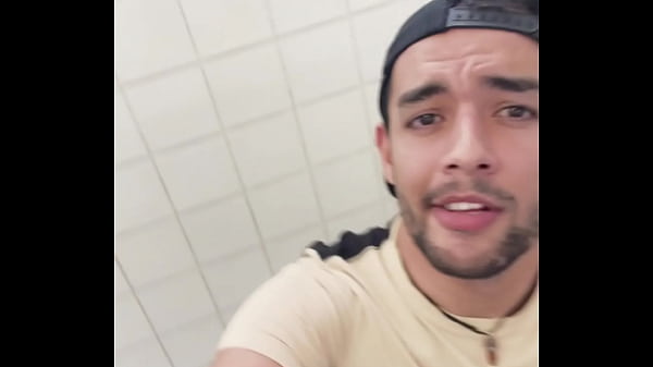 Play MP4 - Mamando a rola do pedreiro da obra at&eacute; o macho jorrar leitinho