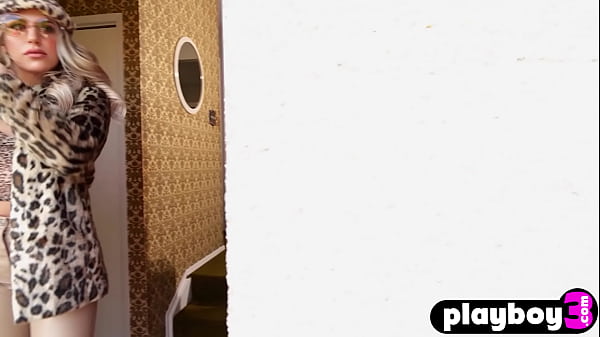 Nonton Amazing Babe Showed Hot Body After Hot Striptease Session For Playboy thumbnail