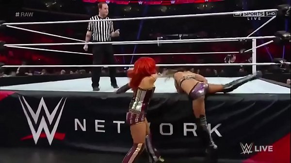 Becky Lynch vs Emma Raw