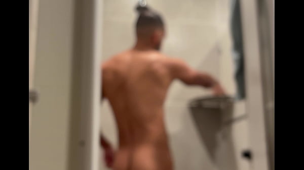 Play MP4 - Shower Gym Time