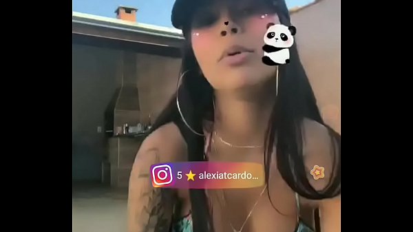Bigo live morena dan&ccedil_ando na piscina