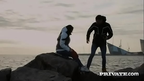 Kiara Gold Fucks_the Neighbour