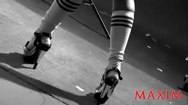 Nonton Andrea Rincon Pelando Las Gomas thumbnail