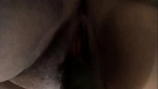 Masturbandose con pepino 