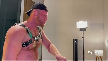 Big muscle dude uses me for his pleasure