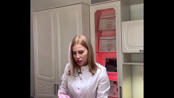 SugarNadyawaxes her friend s gorgeous pussy