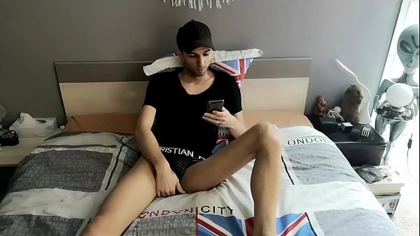 Play MP4 - Teaser Shawn aguiche son homme