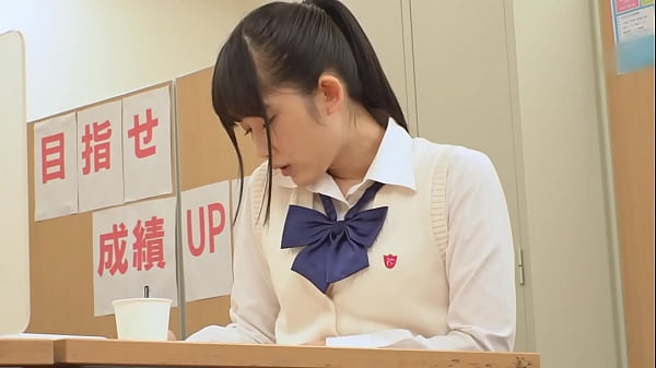 変態塾講師の卑劣な悪巧みで突然襲う尿意と刺激！放尿の開放感と媚薬の快楽でおしっこジョバジョバイキ漏らし！【パート4】 thumbnail