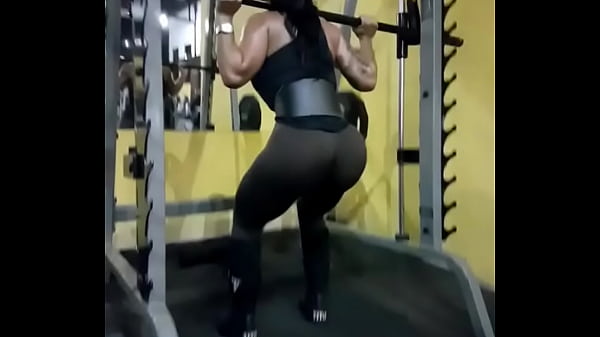 Nalgona en el Gym 