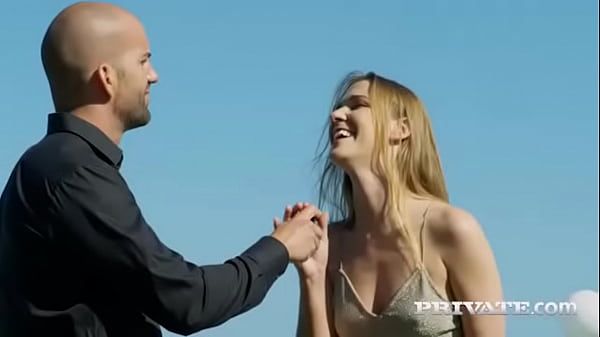 Alexis Crystal Gets_Horny inthe Pool