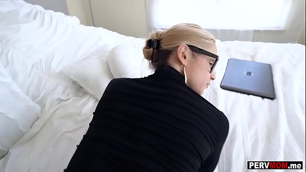 Play MP4 - Helped my big boobs MILF stepmom cum by fucking her