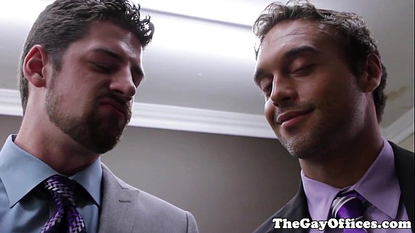 Play MP4 - Gaysex suits threeway action with new recruit