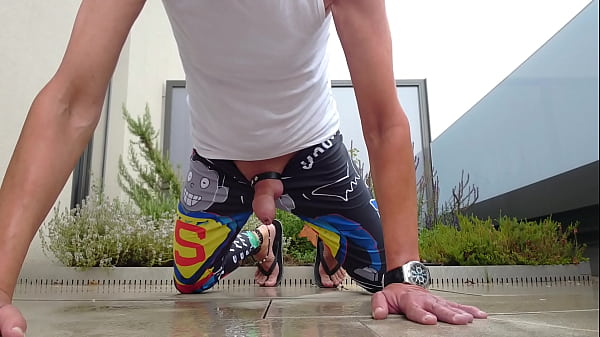 Play MP4 - Surfer dude outdoor masturbation