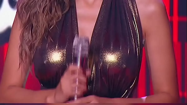 TETAS LAURA 